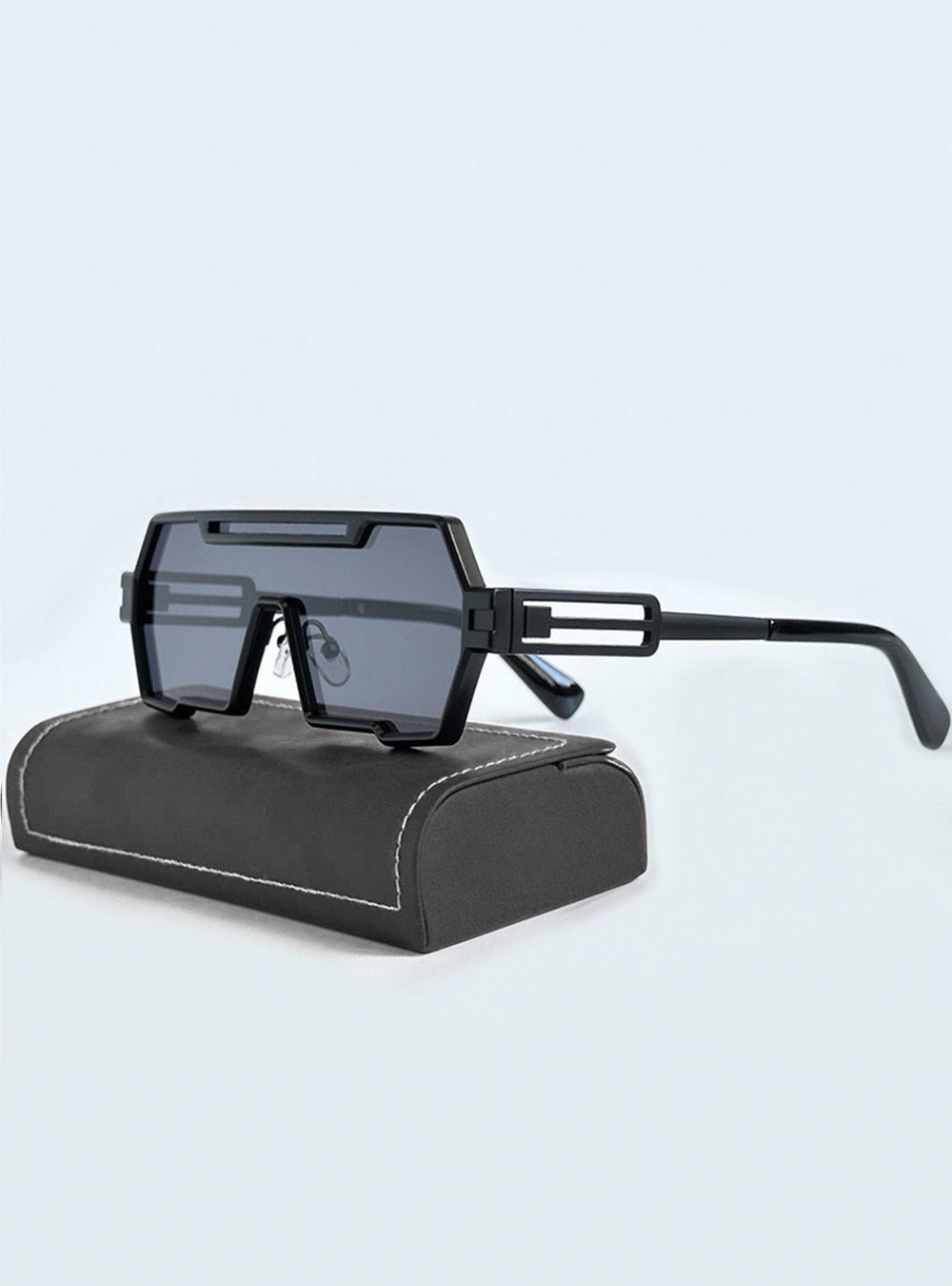 Titan - Black