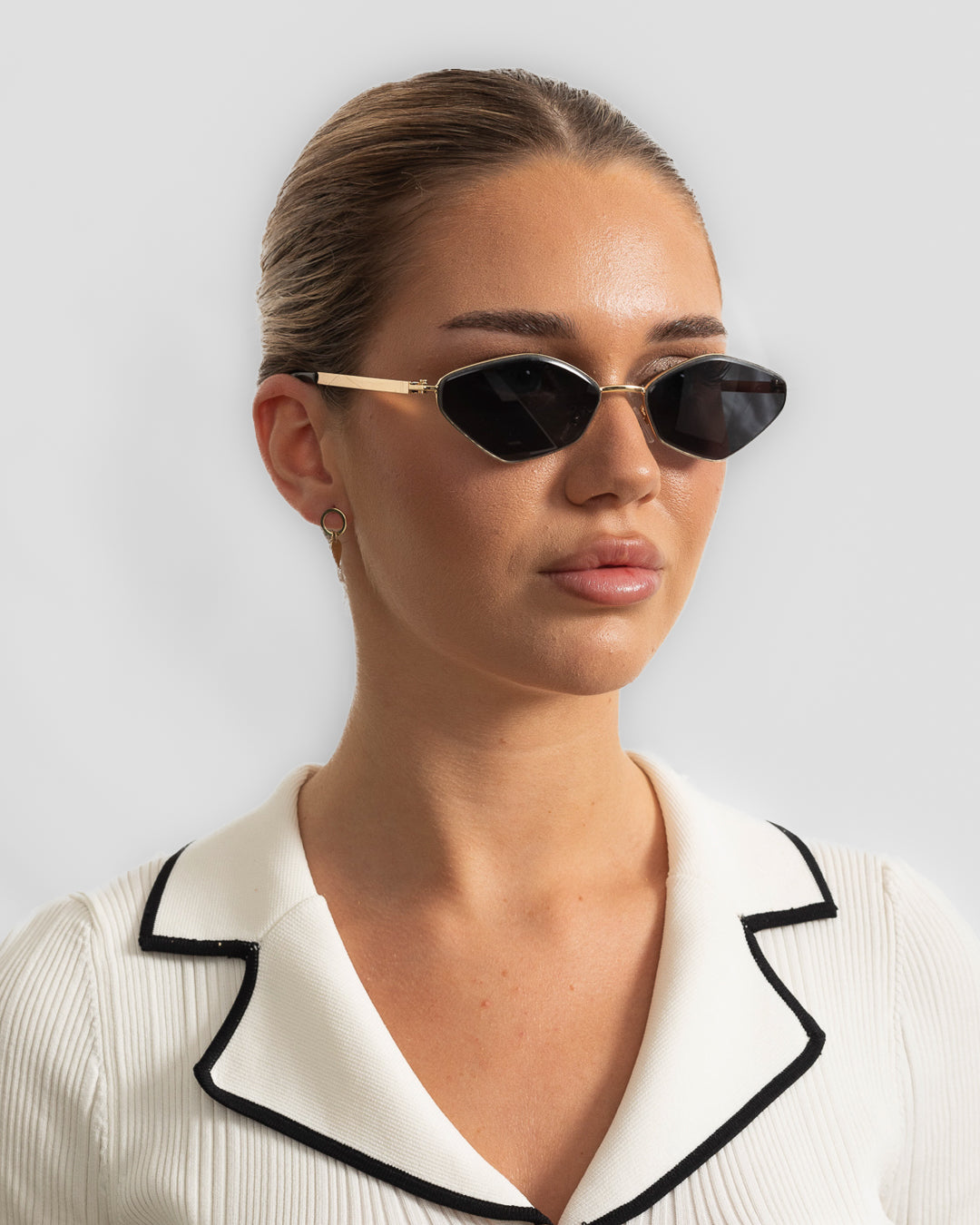 Elva - Black