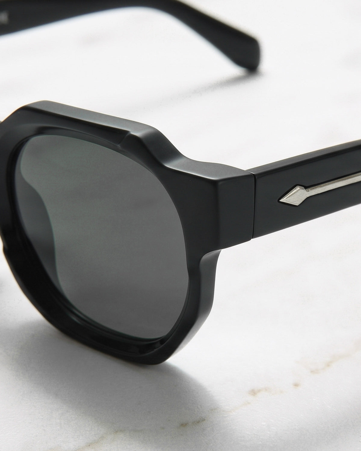 Cassius - Black