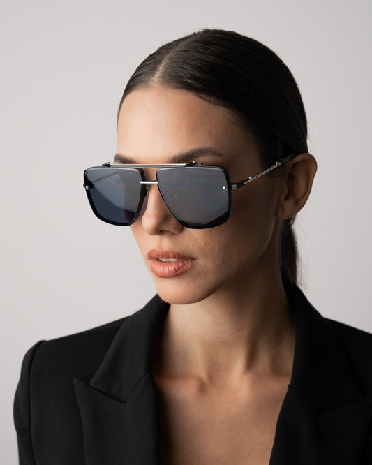 Avia - Black