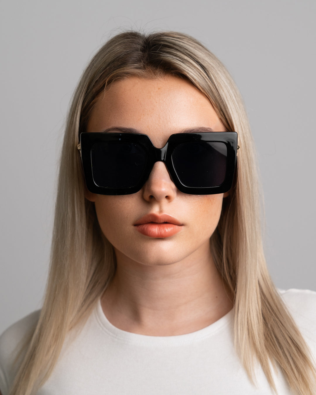 Everly - Black