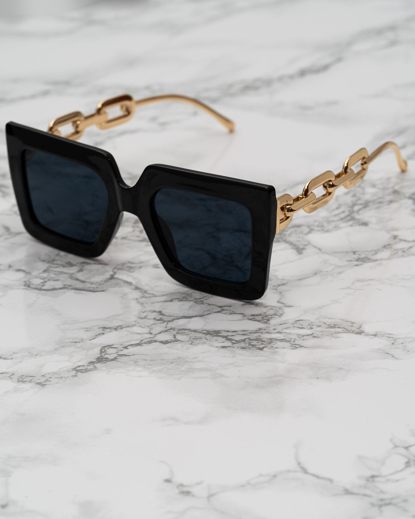 Everly - Black